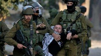 الاحتلال الإسرائيلي يقتحم مدرسة ويعتقل طالبين و أشخاص
