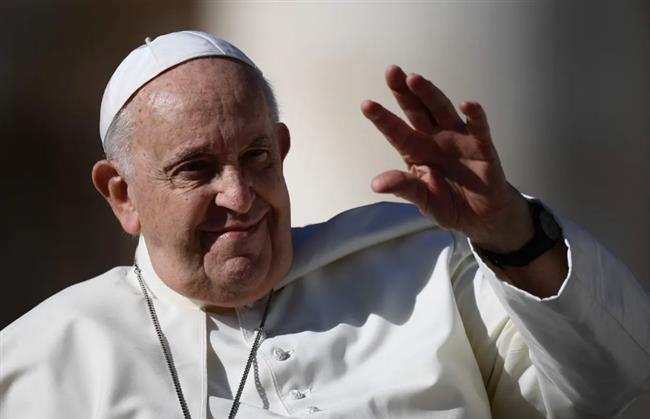   البابا فرنسيس مازحًا بعد إلغاء رحلته إلى دبي ;أنا على قيد الحياة;