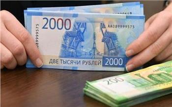   استقرار الدولار واليورو يرتفع مقابل الروبل الروسي